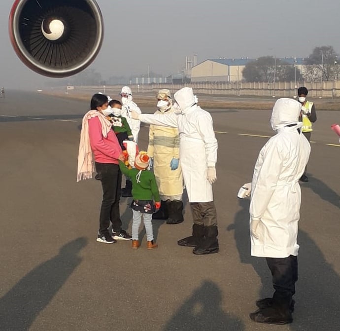 கொரோனா வைரஸ் அச்சுறுத்தல் : சீனாவில் இருந்து தாயகம் திரும்பிய 324 இந்தியர்களில் 53 பேர் தமிழர்கள்!