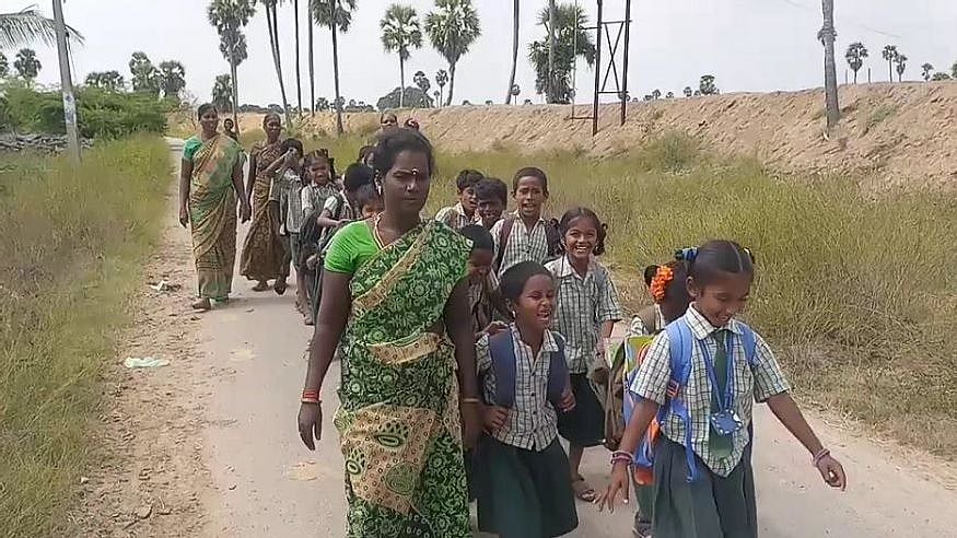 “பொண்ணு கொடுக்க யோசிக்குறாங்க ” : பேருந்து வசதி இல்லாமல் தவிக்கும் உத்திரமேரூர் ஊராட்சி மக்கள்!