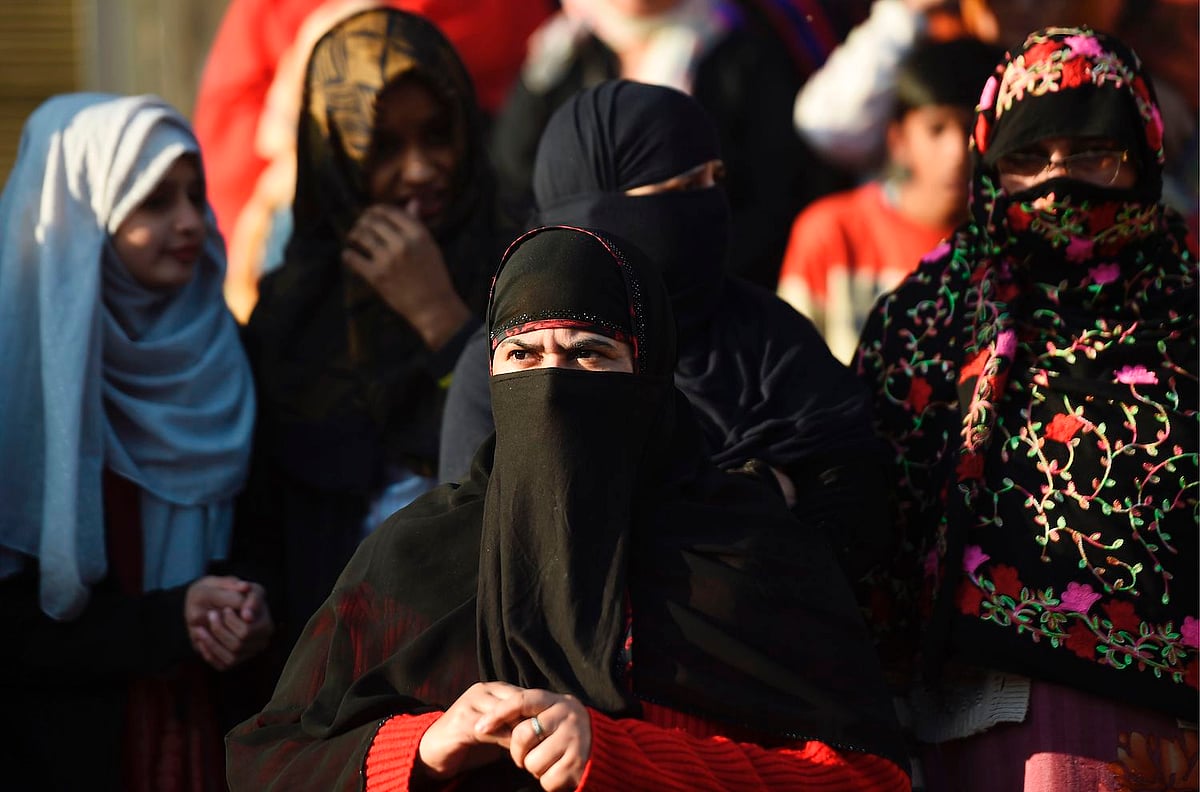 ஹஜ் யாத்திரை செல்ல பல ஆண்டுகளாக சேமித்த ரூ. 5 லட்சத்தை கொரோனா நிவாரணமாக வழங்கிய மூதாட்டி! #CoronaRelief