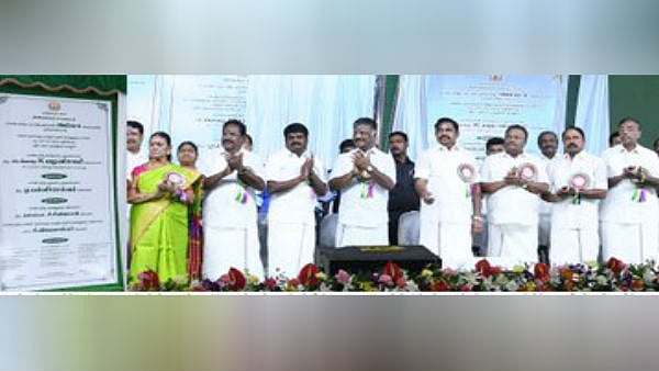 “கைதட்டாம உட்கார்ந்து திண்ணுக்கிட்டு இருக்கீங்க”:அரசு விழாவில் பொதுமக்களை அசிங்கப்படுத்தி பேசிய அமைச்சர்!