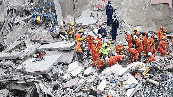 கொரோனா நோயாளிகள் கண்காணிப்பு மையம் இடிந்து விழுந்ததில் 10 பேர் பலி... சீனாவில் தொடரும் சோகம்!