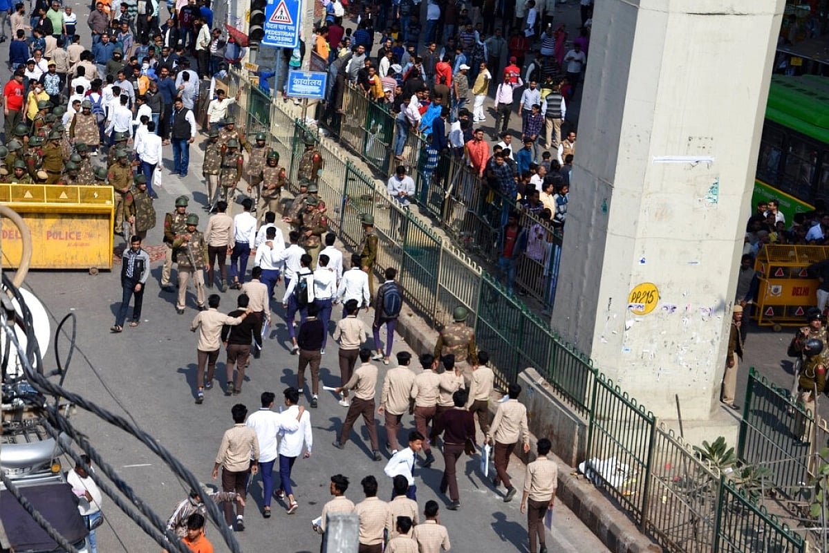 “ஆதாரம் இருந்தும் பா.ஜ.கவினர் மீது நடவடிக்கை எடுக்காதது ஏன்?”-டெல்லி வன்முறை குறித்து டி.ஆர்.பாலு ஆவேசம்!