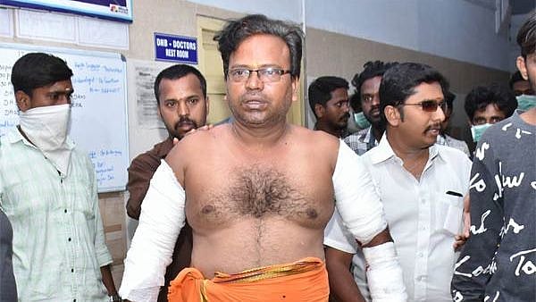 “அரசியல் சுயவிளம்பரத்திற்காக தன்னைத்தானே வெட்டிக்கொண்டு நாடகம்” : இந்து மக்கள் கட்சி நிர்வாகி கைது!