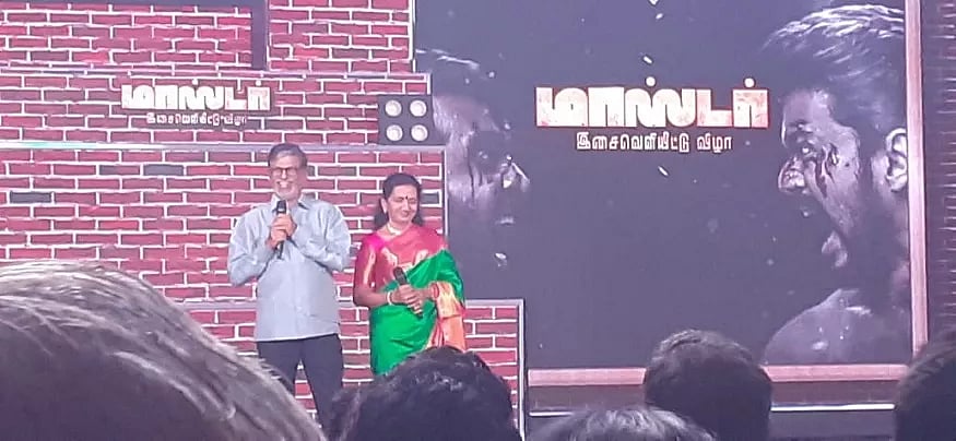 ’மாஸ்டர்’ விஜய் குட்டிக்கதை கேட்கச் சென்ற ரசிகர்களை வெளியேற்றிய ஹோட்டல் நிர்வாகம்: வருத்தத்தில் ரசிகர்கள்