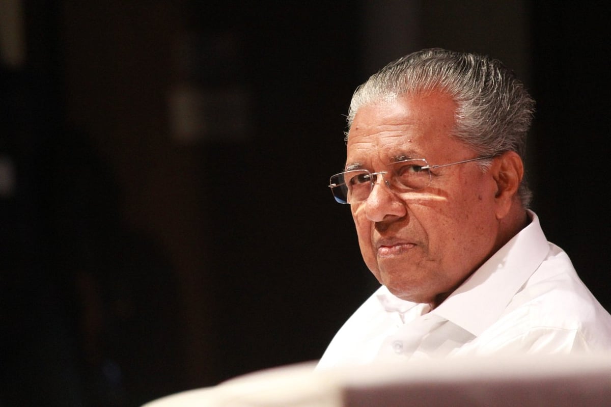 விமான நிலையங்களை அரசிடம் இருந்து பறித்து அதானிக்கு கொடுக்க நினைக்கும் மோடி- போர்க்கொடி உயர்த்தும் பினராயி