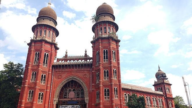 “ஆன்லைன் வகுப்புகள் நடத்த என்ன நடவடிக்கை எடுக்கப்பட்டுள்ளது?” - எடப்பாடி அரசுக்கு உயர்நீதிமன்றம் கேள்வி!