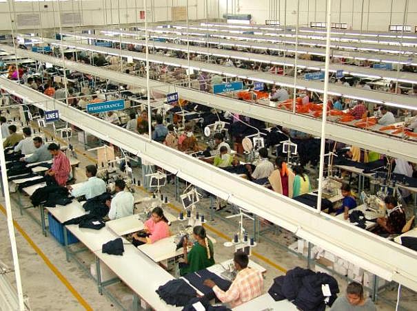 பண்டல் பண்டலாக டி-ஷர்ட்களை அணிந்து சென்ற ‘பனியன் கொள்ளையன்’ - திருப்பூரில் விநோத திருட்டு!