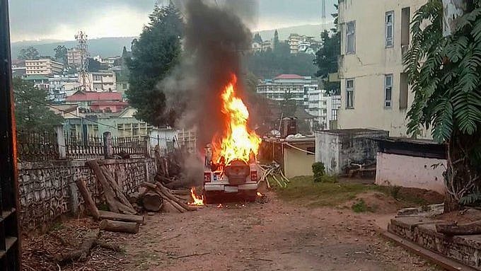 “டெல்லியைத் தொடர்ந்து மேகாலயாவிலும் இந்துத்வா கும்பல் வன்முறை” : இணையசேவை நிறுத்தம் - 144 தடை அமல்!