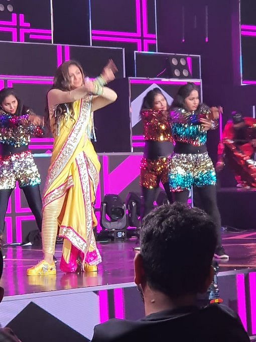 ’மாஸ்டர்’ விஜய் குட்டிக்கதை கேட்கச் சென்ற ரசிகர்களை வெளியேற்றிய ஹோட்டல் நிர்வாகம்: வருத்தத்தில் ரசிகர்கள்