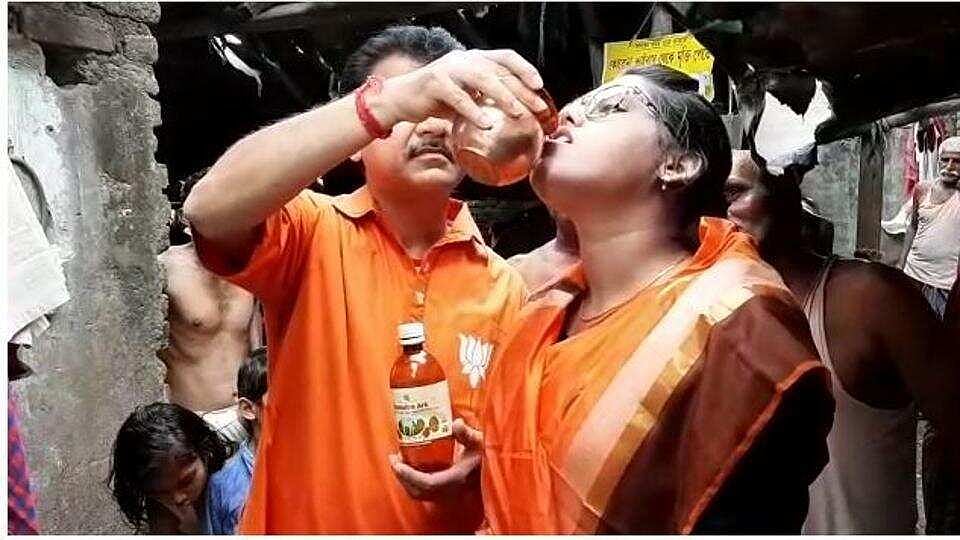 “கோமியம் குடிங்க; கொரோனா நெருங்காது” - காவலரை வலுக்கட்டாமயாக குடிக்க வைத்த பா.ஜ.க தலைவர் கைது!