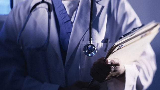 “N95 மாஸ்க்கே இல்லை; கொரோனாவை ஒழிப்பது எப்படி?" - தமிழக சுகாதாரத்துறைக்கு ஒரு மருத்துவரின் கடிதம்!