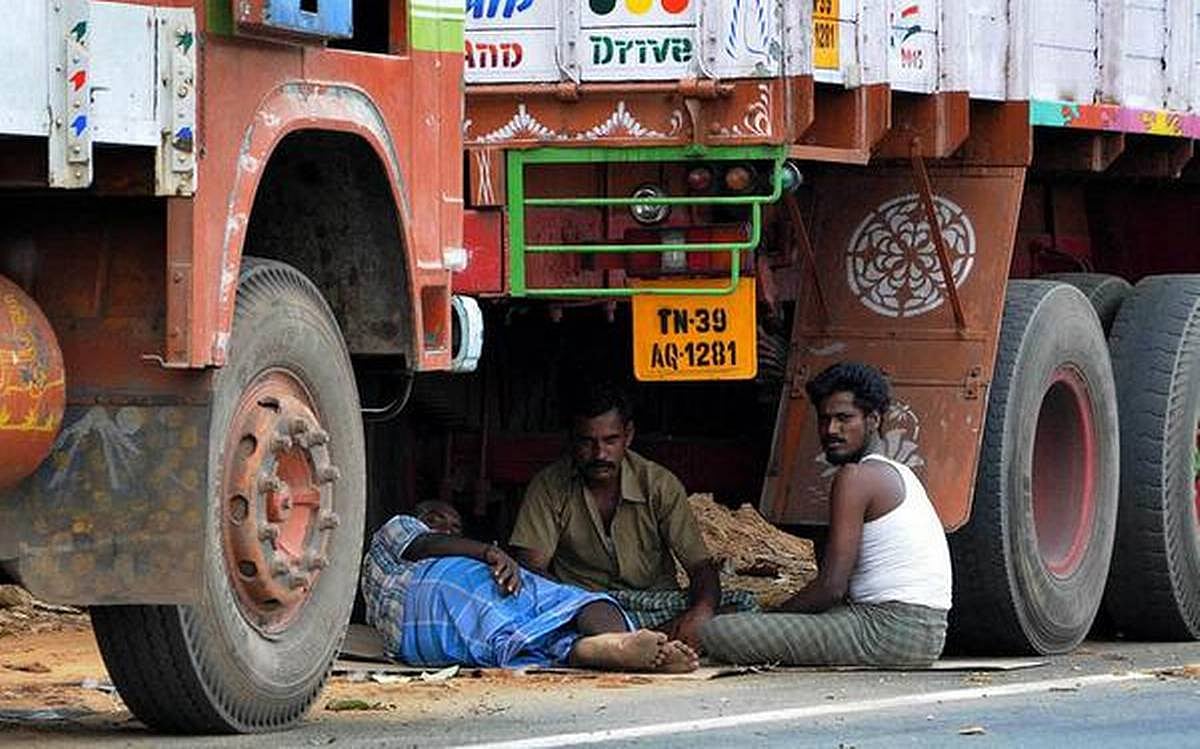 "கொரோனா ஊரடங்கால் வெளி மாநிலங்களில் சிக்கித் தவிக்கும் லாரி ஓட்டுநர்களை மீட்கவேண்டும்” - வைகோ கோரிக்கை!