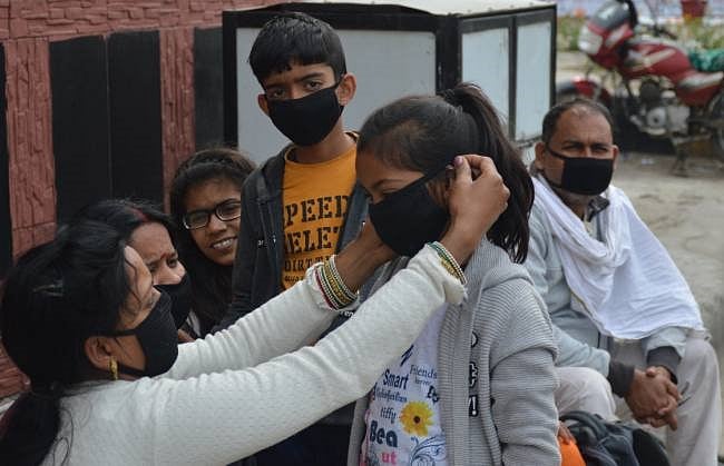 ஹஜ் யாத்திரை செல்ல பல ஆண்டுகளாக சேமித்த ரூ. 5 லட்சத்தை கொரோனா நிவாரணமாக வழங்கிய மூதாட்டி! #CoronaRelief