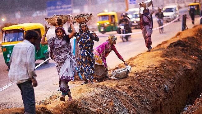 “கூலித் தொழிலாளர்கள் நிரம்பிய நாட்டில் work from home சாத்தியமா?” : மோடி உரையும் எழும் கேள்விகளும்!