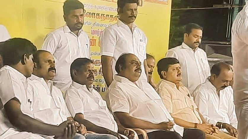 "மாட்டிக்கொள்வோம் என்ற பயத்தில் சி.பி.ஐ விசாரணைக்கு தடை பெற்றார் எடப்பாடி பழனிசாமி” - ஜெ.அன்பழகன் பேச்சு!