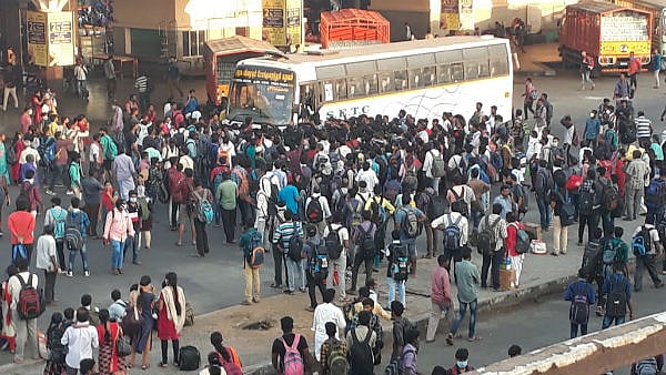 கொரோனா பீதி: “இன்று மட்டும் சுங்கக்கட்டணத்தை ரத்து செய்யலாம்” - தமிழக அரசுக்கு ஐகோர்ட் கிளை பரிந்துரை