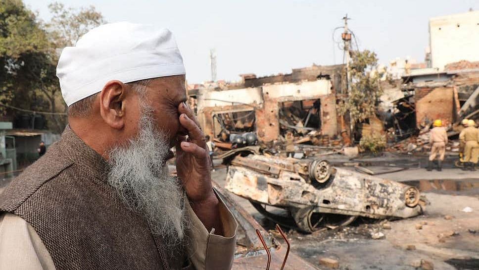 டெல்லி வன்முறை : சூறையாடப்பட்ட 14 மசூதி, தர்ஹாக்கள்.. இந்துத்வ கும்பலின் திட்டமிட்ட வெறிச்செயல் அம்பலம்!