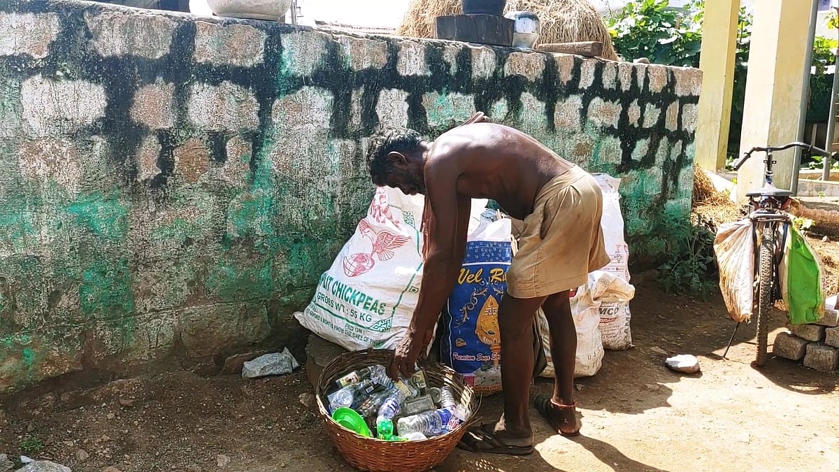 "மொட்டைமாடியில நின்னு கைதட்டுனா காசு வந்துடுமா?"- மோடியின் வேண்டுகோளும் துப்புரவு தொழிலாளியின் கண்ணீரும்!