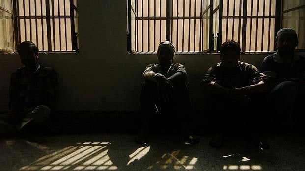 “மது என சானிடைசரை குடித்த சிறைக்கைதி பலி” - கேரளாவில் நிகழ்ந்த விபரீதம் : அதிர்ச்சி தகவல்!