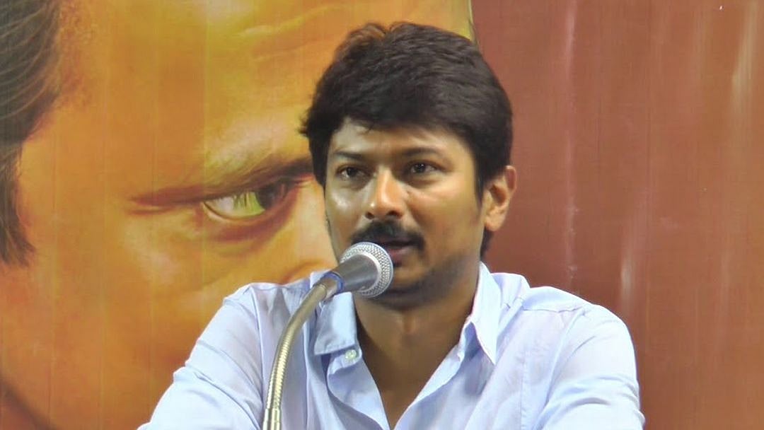 ’கொரோனா குறித்து காலையில் ஒரு அறிவிப்பு, மாலையில் ஒரு அறிவிப்பு’ : குழப்பத்தில் எடப்பாடி அரசு - உதயநிதி 