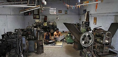 "மின்மிகை மாநிலம் எனச் சொல்லிப் பெருமை கொள்ள வேண்டாம்” - போட்டுத்தாக்கும் தி.மு.க எம்.எல்.ஏ!