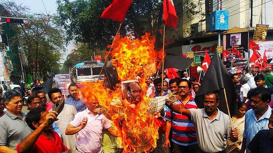 “ரத்தக்கறை படிந்த வன்முறையாளர்களை மே.வங்கம் அனுமதிக்காது”-அமித்ஷாவுக்கு எதிராக போராட்டம்! #GoBackAmitshah