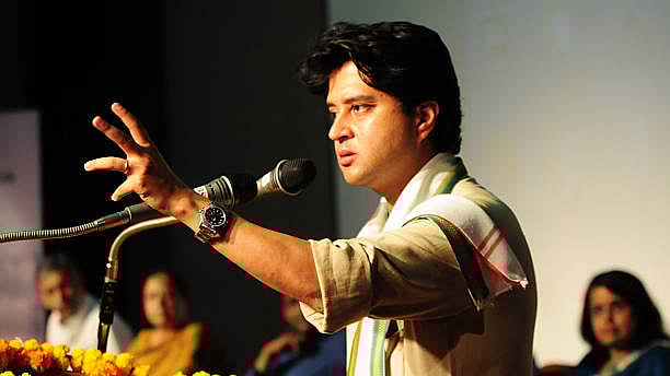 காங்கிரஸிலிருந்து ஜோதிராதித்யா சிந்தியா நீக்கம் : 19 MLAக்கள் ராஜினாமா முடிவு - தள்ளாட்டத்தில் ம.பி அரசு!