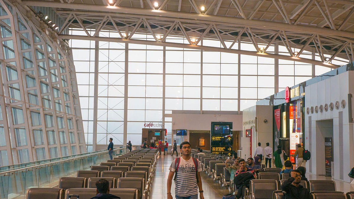 இந்தியாவில் பரவிவரும் கொரோனா : 10 விமானங்கள் ரத்து - வெறிச்சோடி காணப்படும் சென்னை விமான நிலையம்!