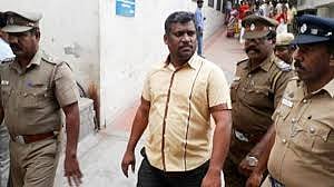 மாற்று மருத்துவம் என்ற பெயரில் கொரோனா குறித்து வதந்திகளைப் பரப்பி வந்த ஹீலர் பாஸ்கர் கைது!