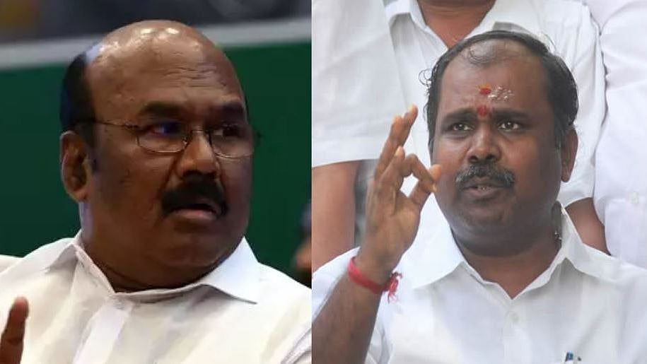  Social Distance-ஐ காற்றில் பறக்கவிட்ட அதிமுக அமைச்சர்கள் - ஊரடங்கும், கட்டுப்பாடும் மக்களுக்கு மட்டுமா?