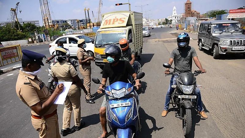 “வாகனங்களை சேதப்படுத்தி வன்முறை - காவல்துறையினருக்கு கட்டுப்பாட்டு தேவை” : மனித உரிமை ஆணையம் அதிரடி!