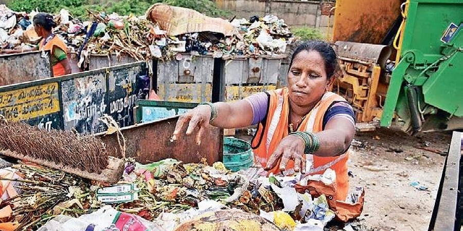 “பெயர் சூட்டி காலில் விழுந்தால் போதாது; அக்கறை வேண்டும்” : தூய்மைப் பணியாளர்கள் துயர் துடைக்கப்படுமா?