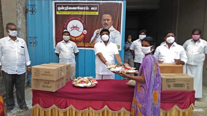 சமூக சேவகராக மாறிய தி.மு.க மாவட்ட நிர்வாகி : வாழ்த்து மழை பொழியும் நாமக்கல் மக்கள்