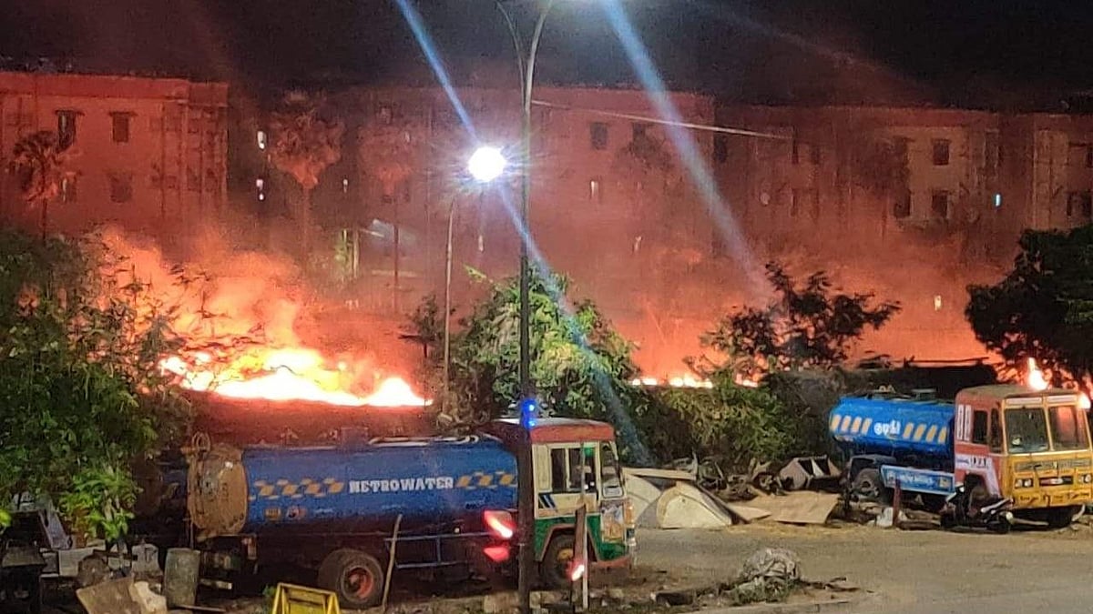 கொரோனாவை விரட்ட விளக்கை ஏற்ற சொன்ன மோடி : ஊரை எரித்த ஆர்வக்கோளாறுகள்! - (வீடியோ)