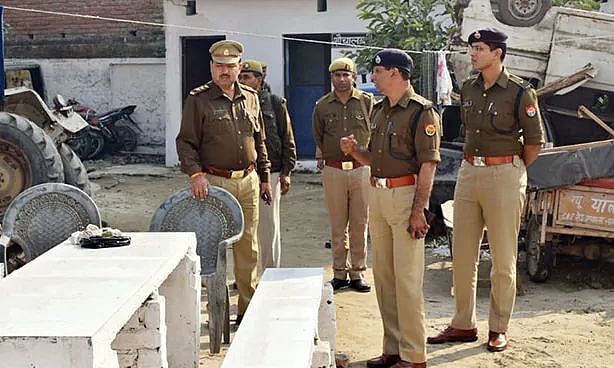 உத்தர பிரதேசத்தில் தொடரும் பாலியல் வன்கொடுமை - கிராம பஞ்சாயத்தில் நீதி கிடைக்காததால் இளம் பெண் தற்கொலை!