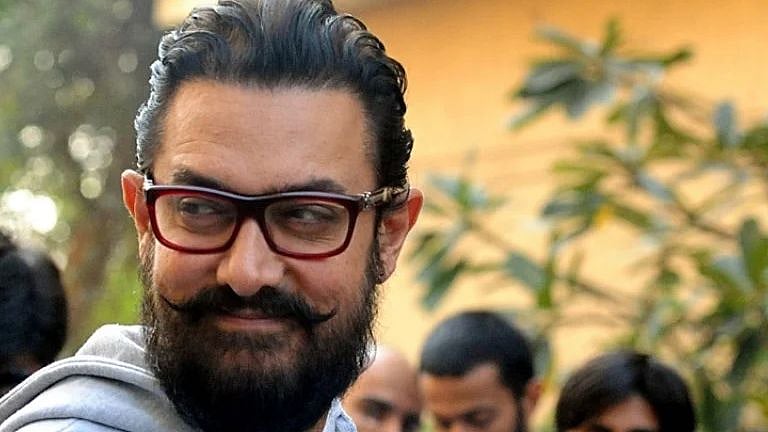 கோதுமை மாவில் ரூ.15,000 பணத்தை மறைத்து ஏழைகளுக்கு விநியோகித்தாரா அமீர்கான்?- டெல்லியில் ருசிகரம்! (Video)