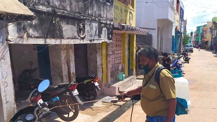 “தாயின் இறுதிச்சடங்கு முடிந்த அடுத்தகணமே பணிக்குவந்த தூய்மைப் பணியாளர்”: பெரம்பலூரில் நெகிழ்ச்சி சம்பவம்!