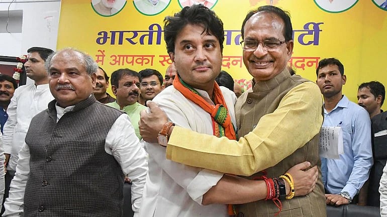 “நமஸ்தே ட்ரம்ப் முதல் ஆட்சி கவிழ்ப்பு வரை” : கொரோனா காலவரிசையும் மோடி அரசின் நடவடிக்கைகளும்!