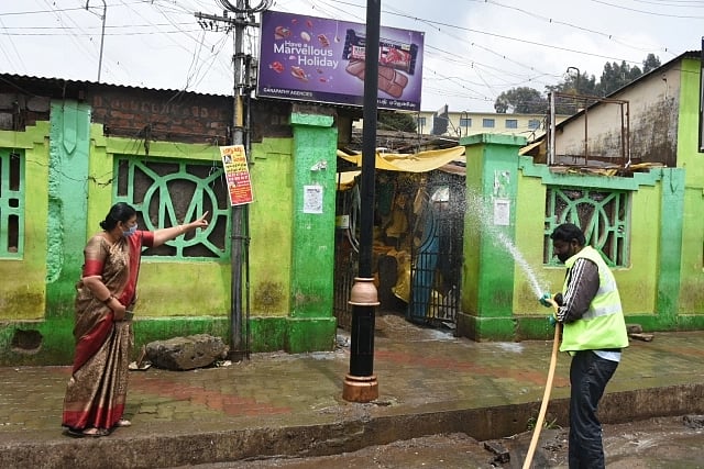 கொரோனா பணி : ஒப்பந்த தொழிலாளர்களுக்கும் ரூ.2 லட்சம் காப்பீடு பொருந்துமா? - தமிழக அரசுக்கு ஐகோர்ட் கேள்வி!