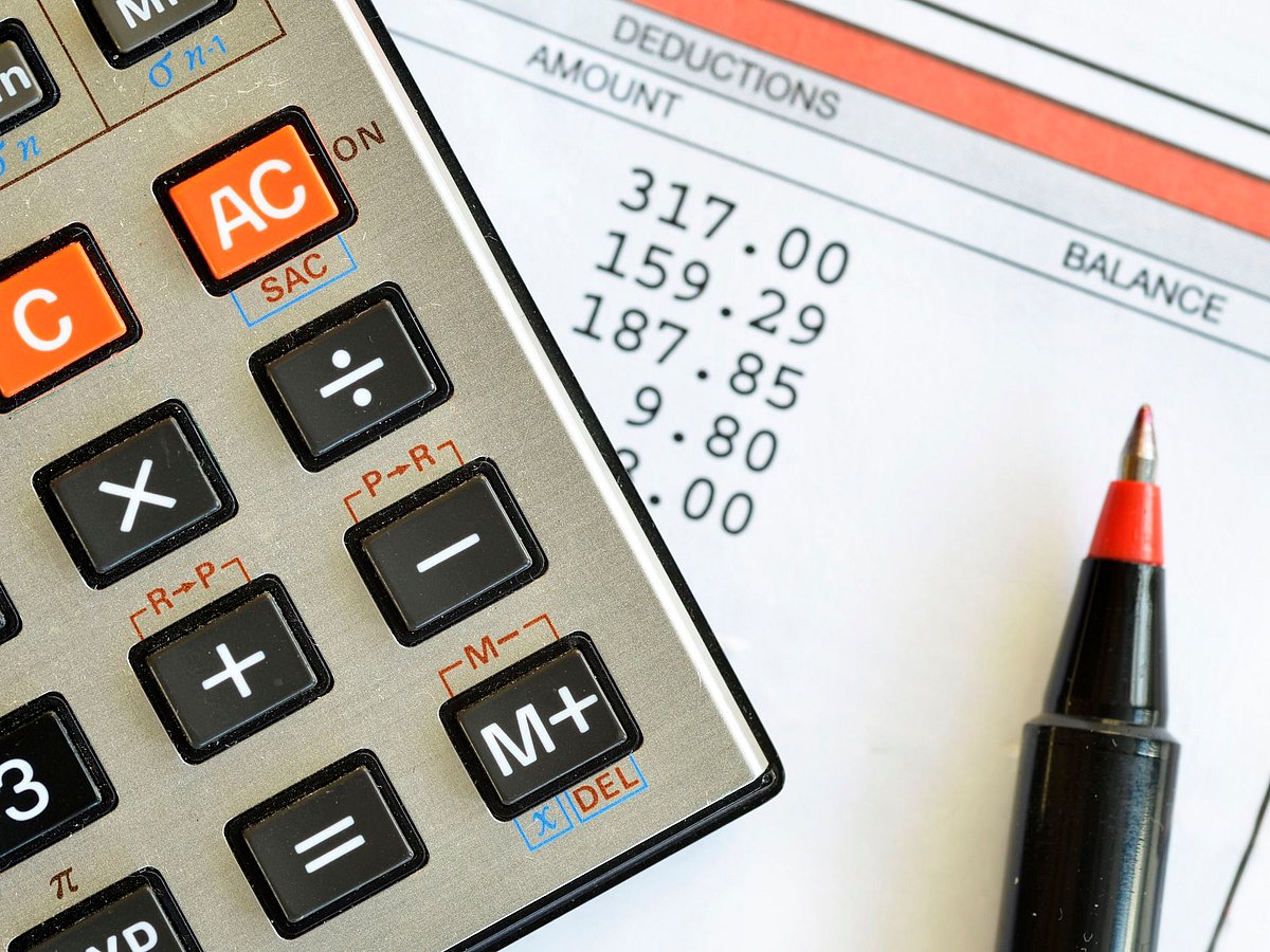 “கொரோனாவை காரணம் காட்டி சம்பளத்தில் கை வைப்பதா?” - அரசுக்கு உத்தரவிடக் கோரி ஐகோர்ட்டில் வழக்கு! #Lockdown