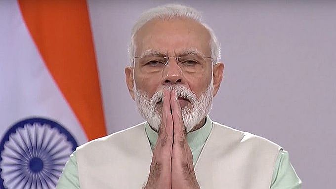 கொரோனா பீதியில் மக்கள் : செல்போன் டார்ச் அடியுங்கள் என சொல்லும் பிரதமர் மோடி!