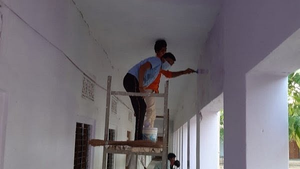 'பள்ளிக்கூடத்தில் தங்கியிருந்த புலம்பெயர் தொழிலாளர்கள் செய்த தரமான சம்பவம்' - ஊரடங்கு வாழ்வின் அற்புதம்!