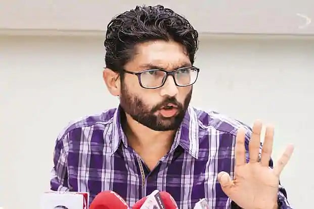 “மற்ற மாநிலங்களும் கேரளாவைப் போன்று மாறவேண்டும்” - ஜிக்னேஷ் மேவானி ட்வீட்! #Corona