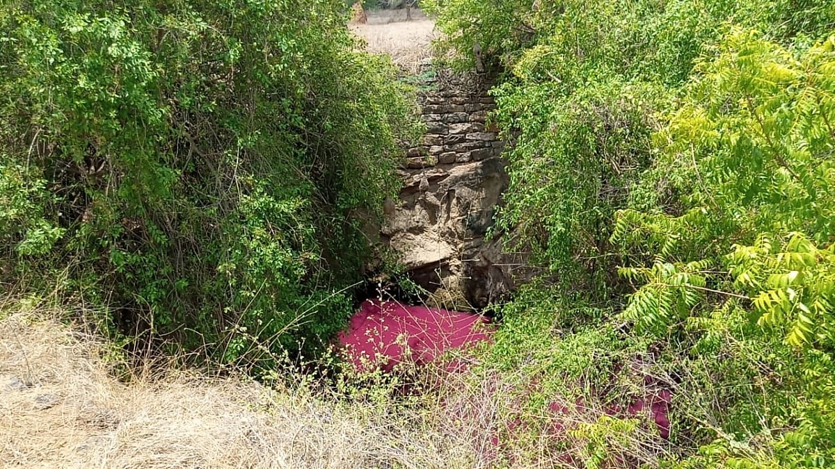 விவசாயக் கிணறுகளில் சாயக்கழிவுகளை கலந்த விஷமிகள் - ஊரடங்கின்போது விவசாயிகளுக்கு நேர்ந்த கொடுமை!