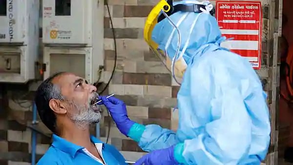 “ரேபிட் கிட் கருவிகளைப் பயன்படுத்த வேண்டாம்; PCR சோதனையை மட்டும் மேற்கொள்ள வேண்டும்” : ICMR உத்தரவு!