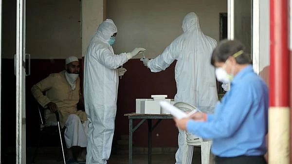 மருத்துவர்கள் ரெயின்கோட் அணிந்து சிகிச்சை... செர்பியாவுக்கு 90 டன் உபகரணங்கள் ஏற்றுமதி - வெடித்த சர்ச்சை!