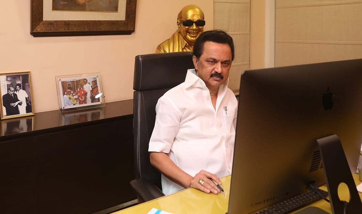 ஓடி ஒளியும் அதிமுக.. தேடிச் சென்று உதவும் திமுக.. இன்று 5,000 பேருக்கு நிவாரணம் வழங்கினார் மு.க.ஸ்டாலின்!