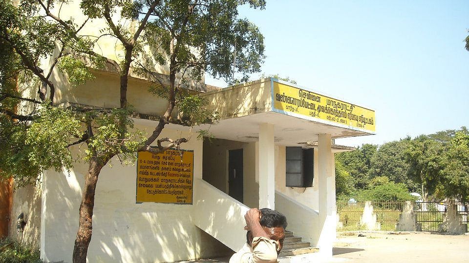 மருத்துவரின் உடலை மின்மயானத்தில் வீசிச் சென்ற ஊழியர்கள்: கொரோனா பாதிக்கப்பட்டவரா?- அம்பத்தூரில் பரபரப்பு!