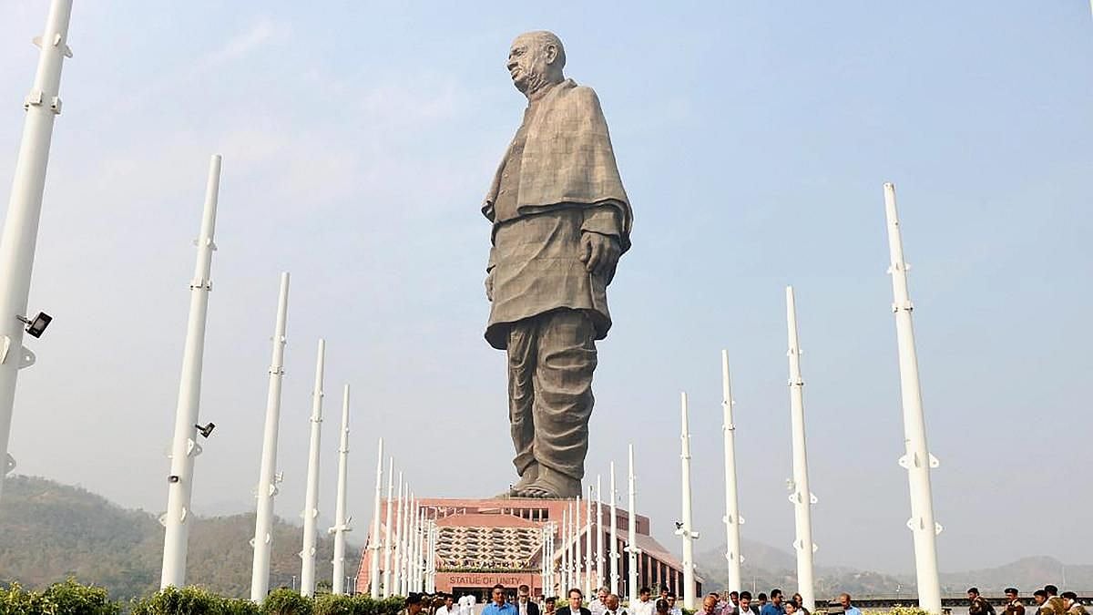 “மருத்துவமனை கட்ட பட்டேல்  சிலை விற்பனை" OLX விளம்பரத்தால் அதிர்ந்த குஜராத் போலிஸ்!