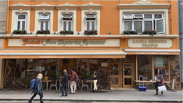 “1,000 பேர் கூடி இறுதிச் சடங்கு;  இந்துத்வா அமைப்பினருக்கு கொரோனா” : வெறுப்பை விதைக்காத பிரிட்டன் மக்கள்!